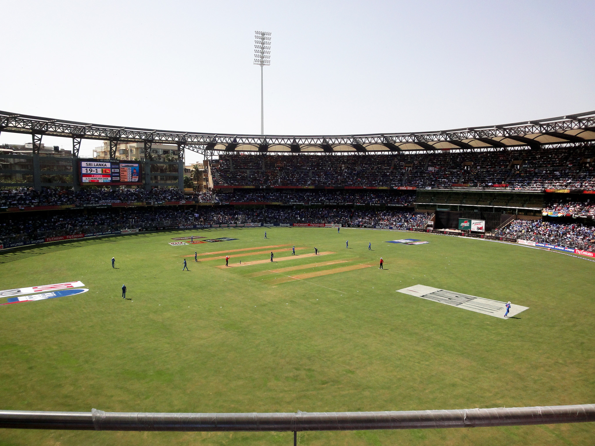 https://upload.wikimedia.org/wikipedia/commons/6/6e/Wankhede_ICC_WCF.jpg